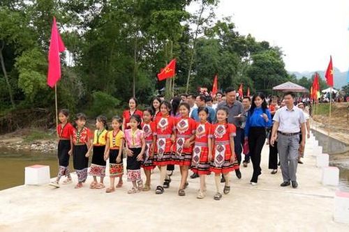 Cận cảnh cây cầu 'nối yêu thương - cùng em tới trường' ở Tiên Kỳ