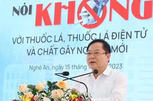 Lo ngại học sinh hút thuốc lá điện tử ngày càng tăng