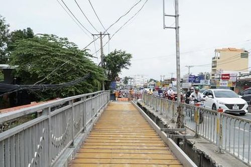Cận cảnh cầu tạm giải cứu 'nút thắt cổ chai' trên quốc lộ 13 ở TPHCM