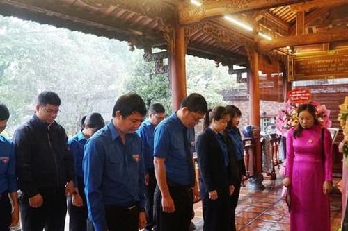 Đoàn viên thanh niên tưởng nhớ Đại tướng Nguyễn Chí Thanh