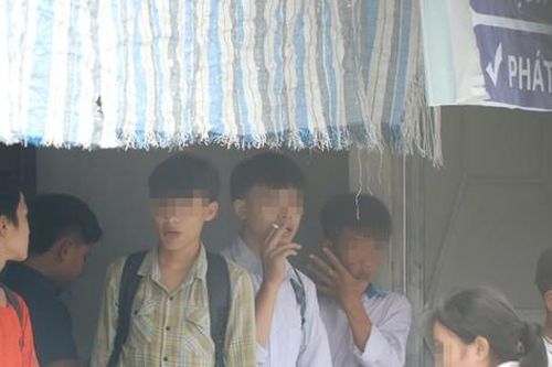 Thuốc lá, thuốc lá điện tử len lỏi vào môi trường học đường