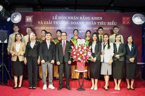 Bảo Tín Minh Châu đón nhận bằng khen và Giải thưởng Doanh nhân tiêu biểu của Hội doanh nhân Tư nhân Việt Nam