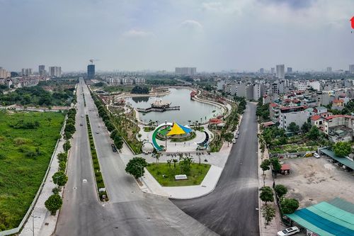 Người dân thích thú trải nghiệm công viên trăm tỷ mới đi vào hoạt động ở Hà Nội