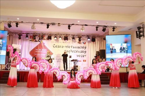 Giao lưu văn hóa thúc đẩy quá trình hội nhập của cộng đồng người Việt Nam tại CH Séc