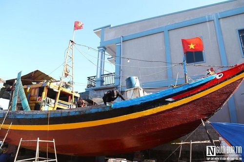 Nhọc nhằn nghề 'bác sỹ' chữa lành bệnh cho những con thuyền bị hỏng