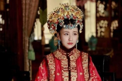 Được Hoàng đế Khang Hy cưng chiều, nữ nhân duy nhất được mặc long bào khi chôn cất trong lịch sử Trung Quốc là ai?