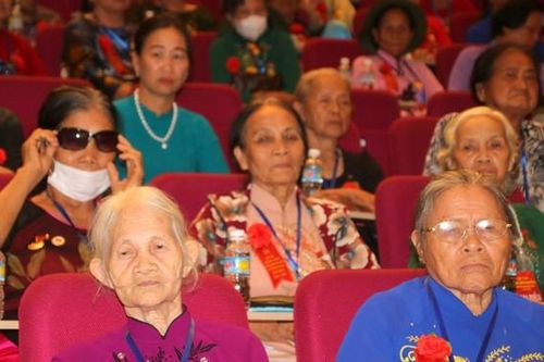 Gần 400 nữ cựu tù binh trại giam Phú Tài hội tụ sau 50 năm trở về đời thường