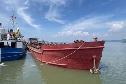 Bản tin Chống buôn lậu 14/10: Tạm giữ tàu chở cát lậu; Bắt giữ vụ vận chuyển trái phép tiền tệ