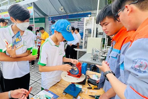 Tổ chức Ngày hội tư vấn học nghề, việc làm ở TP. Long Xuyên năm 2023