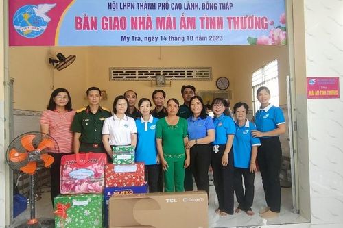 Bàn giao nhà 'Mái ấm tình thương' cho hội viên phụ nữ có hoàn cảnh khó khăn