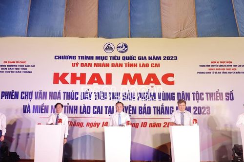 Khai mạc phiên chợ thúc đẩy tiêu thụ sản phẩm vùng dân tộc thiểu số và miền núi tại huyện Bảo Thắng