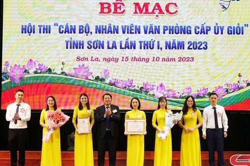Hội thi 'Cán bộ, nhân viên Văn phòng cấp ủy giỏi' tỉnh Sơn La lần thứ nhất thành công tốt đẹp