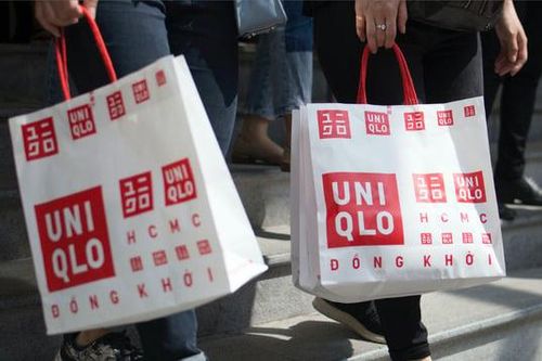 Tập đoàn sở hữu thương hiệu Uniqlo lãi kỷ lục vì yen mất giá
