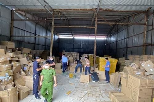 Phát hiện kho thuốc lá điện tử vi phạm lớn nhất từ trước đến nay