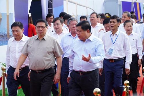 Thủ tướng yêu cầu 'vượt nắng thắng mưa' sớm hoàn thành xây dựng cầu Đại Ngãi