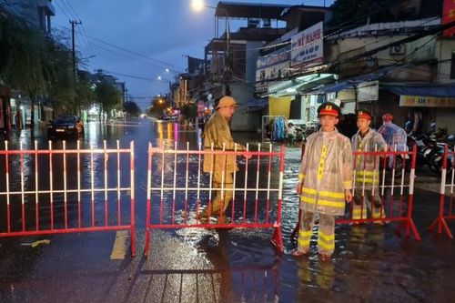 Quảng Nam di dời, sơ tán xen ghép 102 hộ, sạt lở bờ biển diễn biến phức tạp