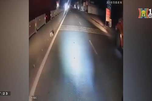 Trèo dải phân cách để sang đường, một người tử vong