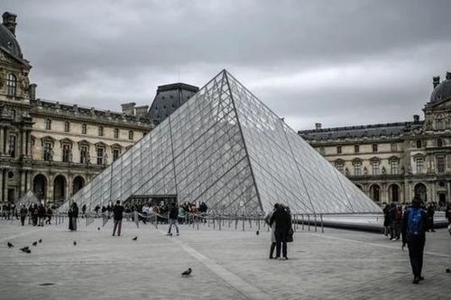 Bảo tàng Louvre đóng cửa vì bị đe dọa có bom