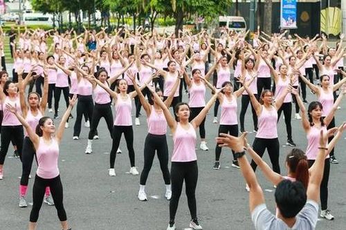 700 người đồng diễn thể dục Aerobic
