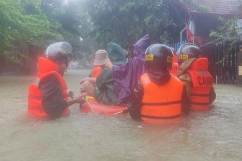 Mưa lớn từ Hà Tĩnh đến Bình Định, rủi ro thiên tai cấp 3, cấp 4