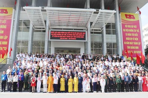 Tri ân tập thể, cá nhân tiêu biểu nhân kỷ niệm 60 năm thành lập tỉnh Quảng Ninh