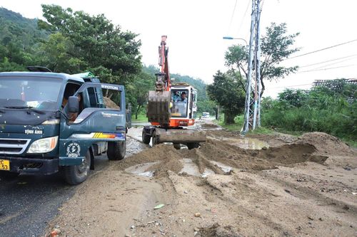 Đà Nẵng đóng các tuyến đường du lịch lên bán đảo Sơn Trà, thông xe đèo Hải Vân