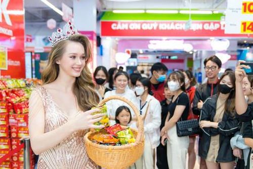 Hoa hậu Ba Lan làm đại sứ cho thương hiệu mì Việt Nam