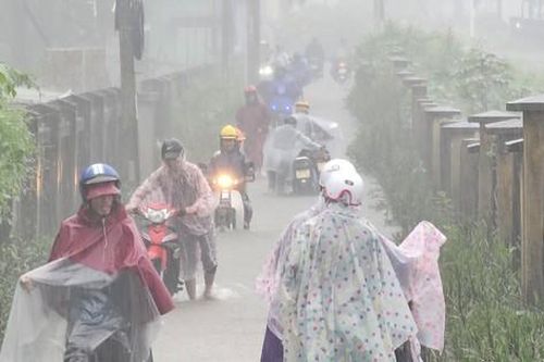 Mưa lớn ở miền Trung kéo dài đến 20/10, nguy cơ ngập lụt diện rộng