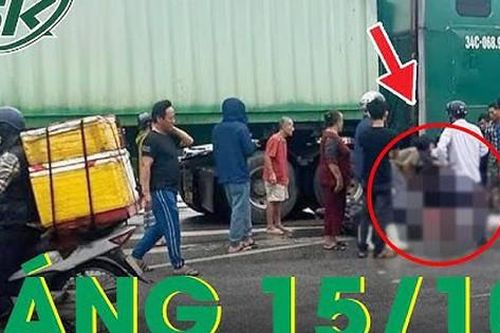 Xót xa hình ảnh người ông ngồi thất thần, ôm cháu bé tử vong sau tai nạn thương tâm