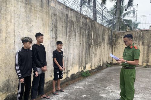Bắt nhóm thanh niên cướp tài sản của người nước ngoài