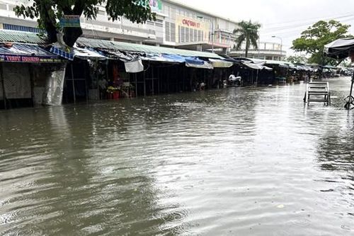 Quảng Nam: Mưa lớn, TP Tam Kỳ bị ngập nước sâu