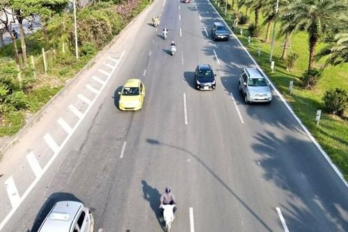 Chẳng lẽ 'bó tay' với xe máy cố tình đi vào cao tốc?