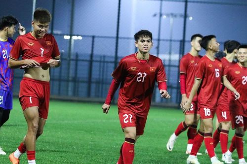 Bóng lăn trong tuần: 20 năm ký ức Muscat