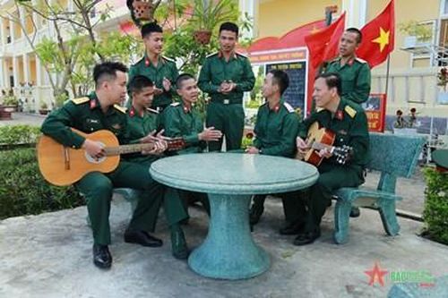 Gương mẫu là trách nhiệm của người chỉ huy
