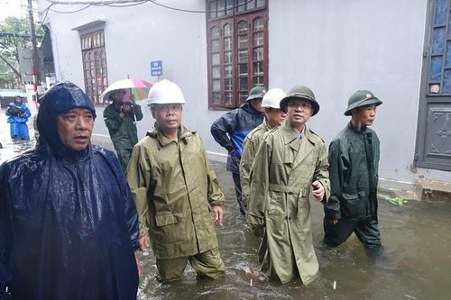 Hàng nghìn người dân Đà Nẵng phải sơ tán tránh lụt