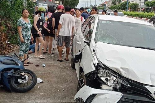 Bình Dương: Ô tô lao lên vỉa hè húc văng nhiều xe máy khiến nhiều người thương vong