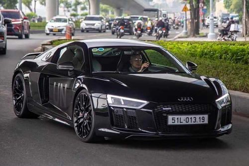 'Tiền nhiều để làm gì?' - Qua Vũ lại tậu Audi R8 V10 Plus chạy chơi