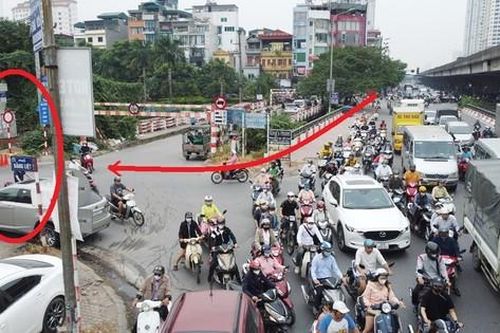 Phương tiện hỗn loạn, vượt biển cấm trong ngày đầu không cho xe từ Vành đai 3 vào phố Bằng Liệt