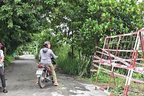 Hiện trường 2 cầu sắt bị mưa lớn cuốn trôi ở Bình Dương