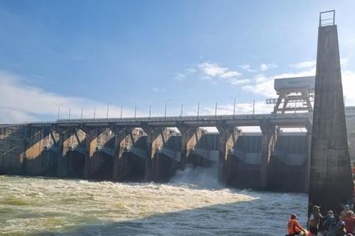 Nước đầu nguồn về đầy hồ, thủy điện Trị An tiếp tục xả tràn