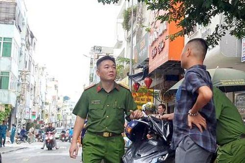 6 người bị thương trong vụ thanh niên khỏa thân vô cớ chém người ở TPHCM