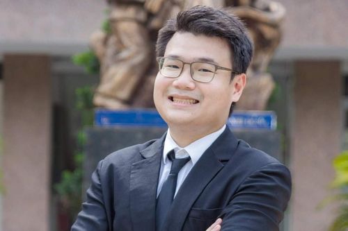 9X tốt nghiệp thủ khoa khi con gái vừa vào lớp 1