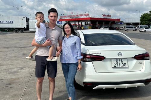 Vợ chồng trẻ rủ nhau 'đi trốn' 1400km trên Nissan Almera