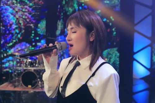 Cassette hoài niệm: Huỳnh Tú làm mới 'Anh ơi ở lại' theo phong cách rock