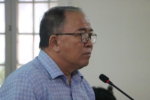 Ký cấp 6 sổ đỏ sai quy định, cựu chủ tịch huyện hầu tòa