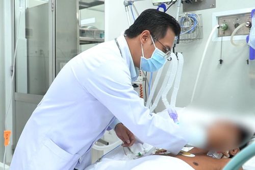 Vụ mẹ và em tử vong nghi ngộ độc sữa, người anh đã qua cơn nguy kịch