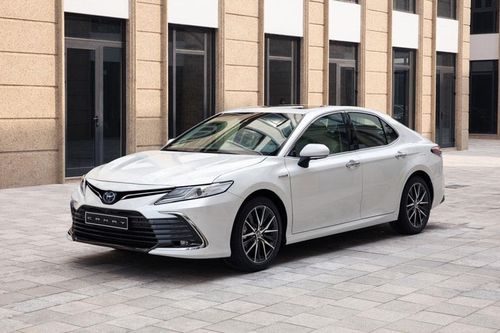 Doanh số tăng trưởng nhẹ, Toyota Camry tiếp tục 'cân' cả phân khúc