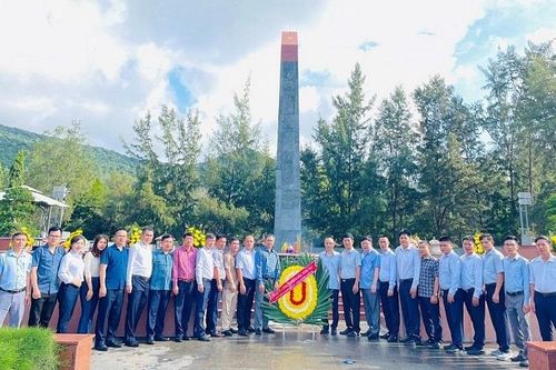 Công ty Nhôm Đắk Nông tổ chức 'Về nguồn' tại Côn Đảo