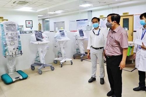 Cần có chính sách 'hút' doanh nghiệp đầu tư vào y tế tư nhân