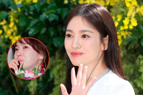 Khoảnh khắc Song Hye Kyo khóc không ngừng tại sự kiện bị đào lại